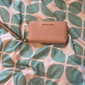 pink micheal kors wallet